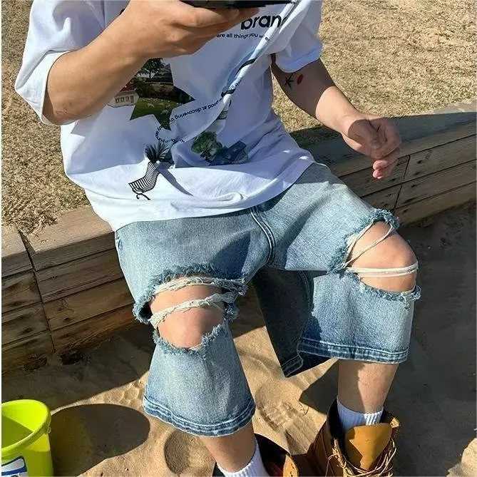 American Fashion Mens Wide Leg Shorts Jeans Cool Five Quarter Shorts High Waist Knee Hole Washed Denim Jeans T250603