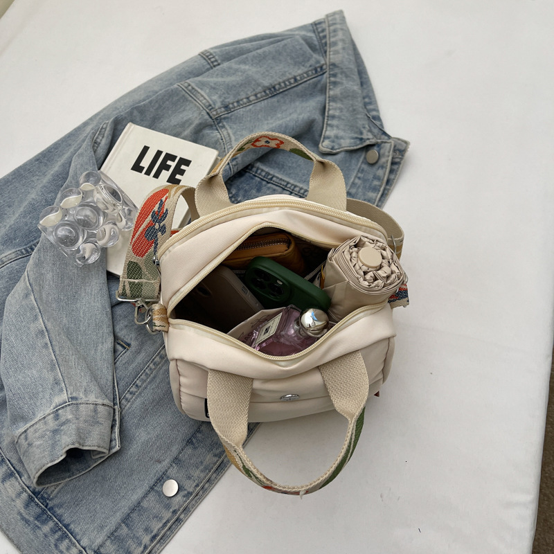 Fashion Commuter Handbag for Women 2025 New Versatile Color-Block Casual Shoulder Crossbody Two-in-One Travel Small Square Bag