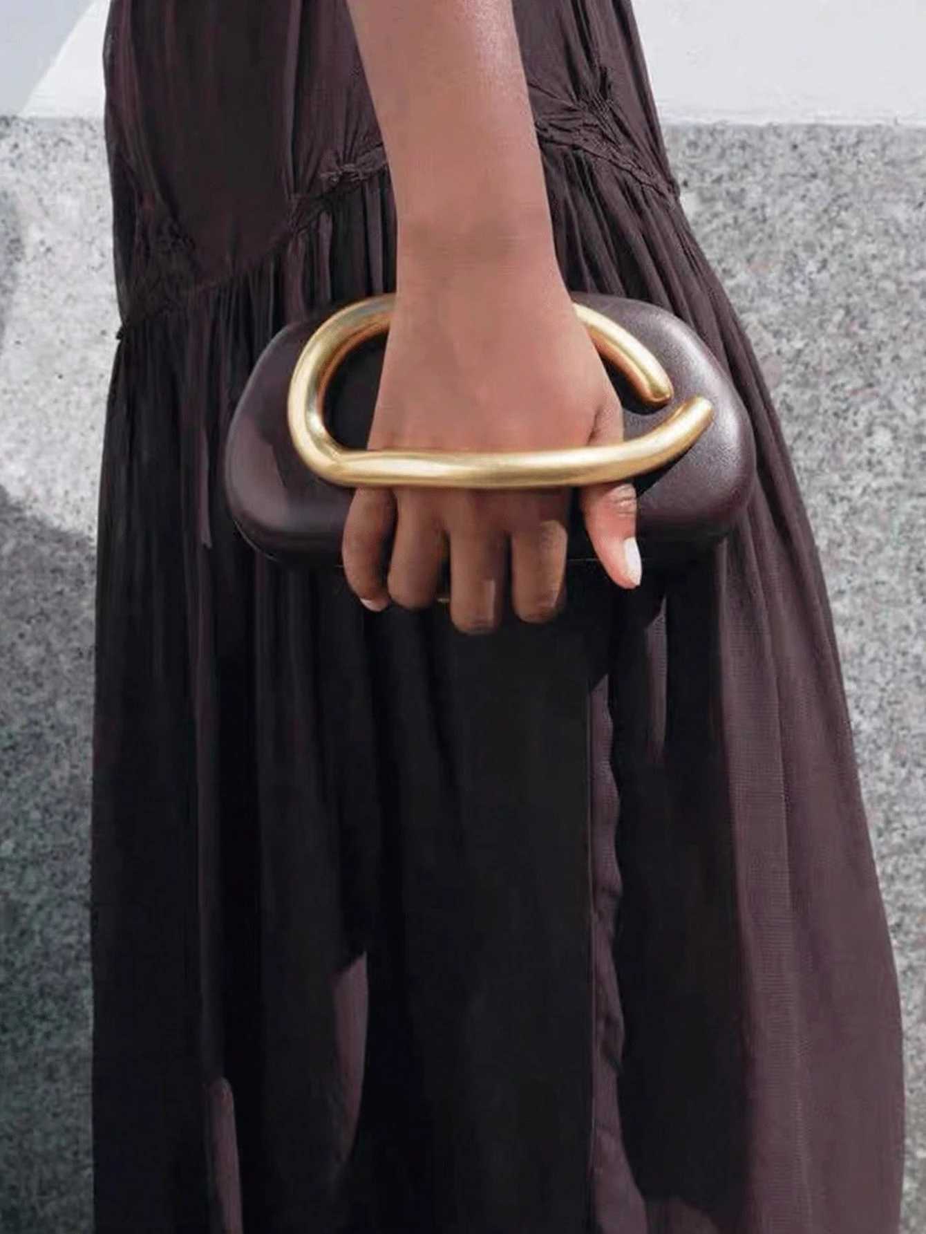 Stylish and simple metal buckle decorative clutch bag dinner bag European and American retro dinner bag metal chain box bag W250602