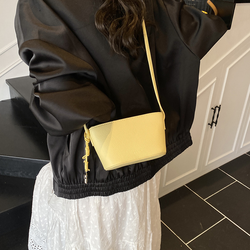 designer Niche Korean Style Fashion Casual Shoulder Bag Women's 2025 Versatile Small Crossbody Bag Commuter Bucket Bag