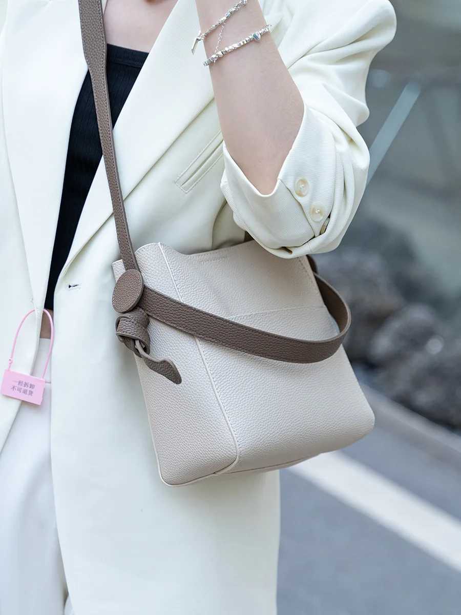 Genuine Leather Womens Crossbody Bag Handbag 2025 new large capacity commuter bucket bag Luxury versatile Cowhide shoulder bag W250602