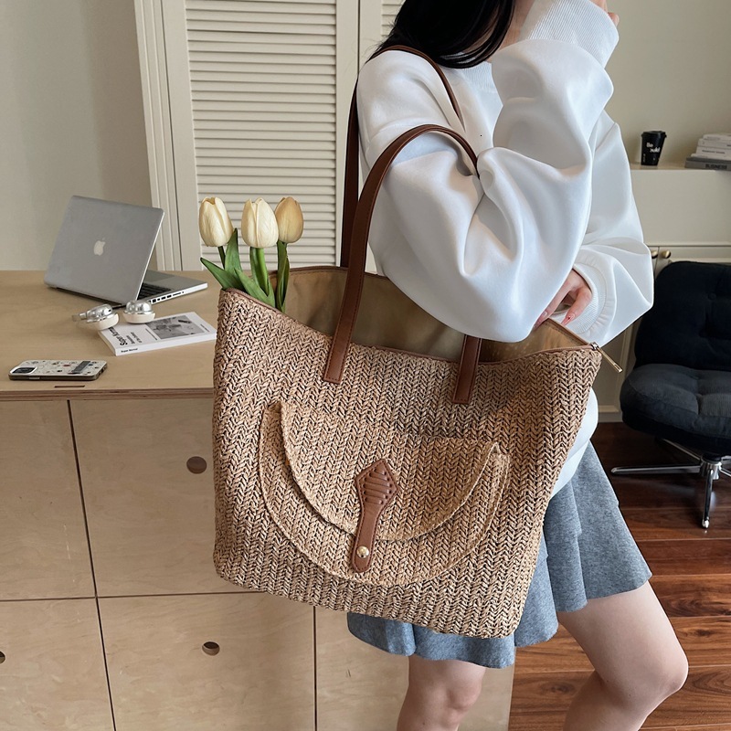 designer Casual Large Capacity Beach Vacation Straw Bag for Women 2025 New Versatile Crossbody Woven Tote Bag