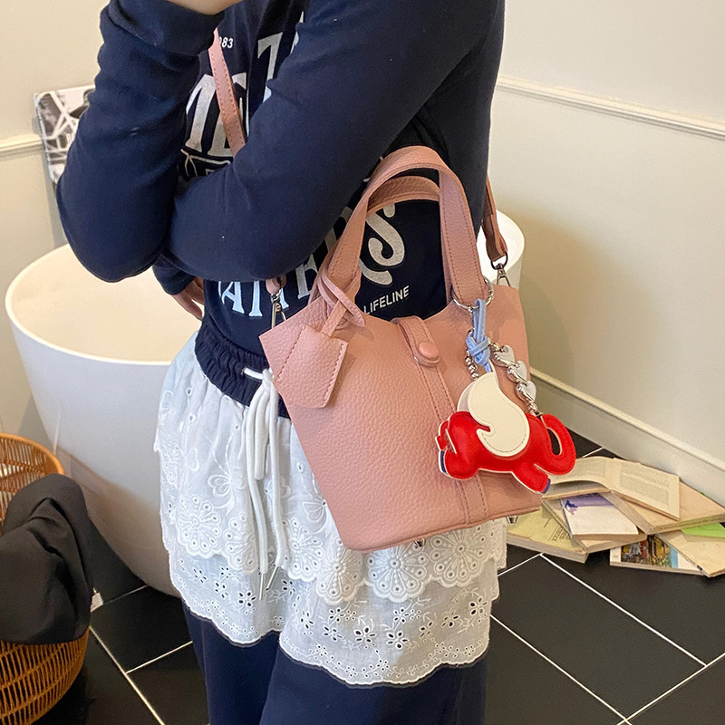 designer Large Capacity Bag for Women Spring Summer Versatile 2025 New Fashion Casual Crossbody Bag Simple Mother-Daughter Hot Style Bucket Bag