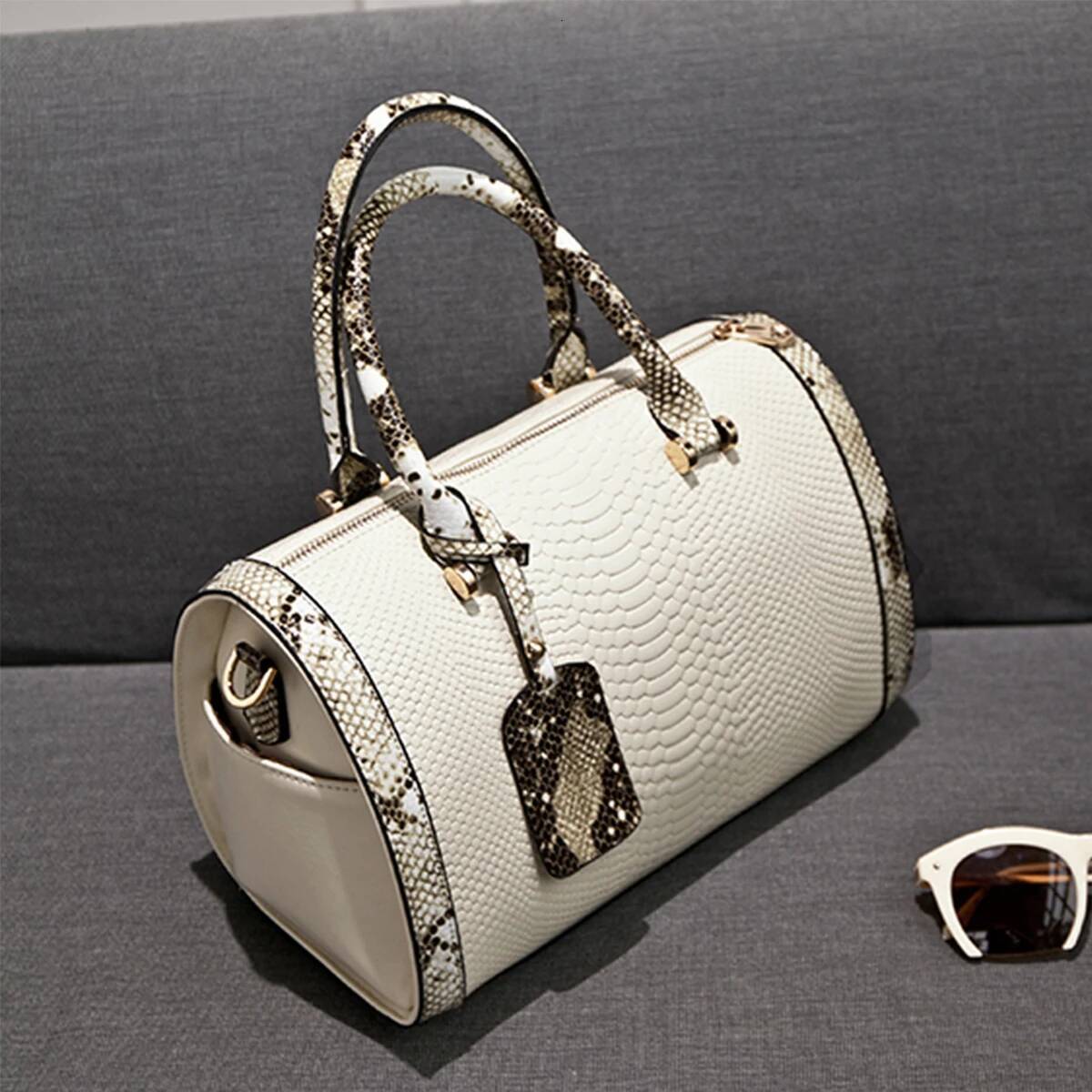 2024 New Women's Fashionable Snake Pattern Boston Handbag, Large-Capacity Multi-Compartment Double Handle, Detachable Strap, Can Be Worn on One S