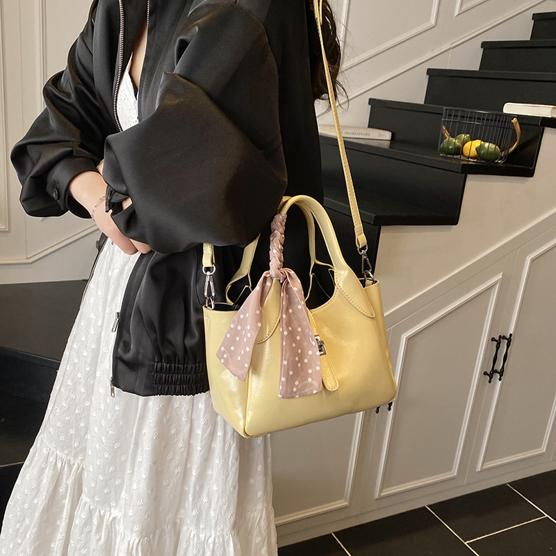 designer Niche Design Basket Bag Handbag for Women 2025 New Office Commute Handheld Bag Crossbody Bag Small Tote Bag