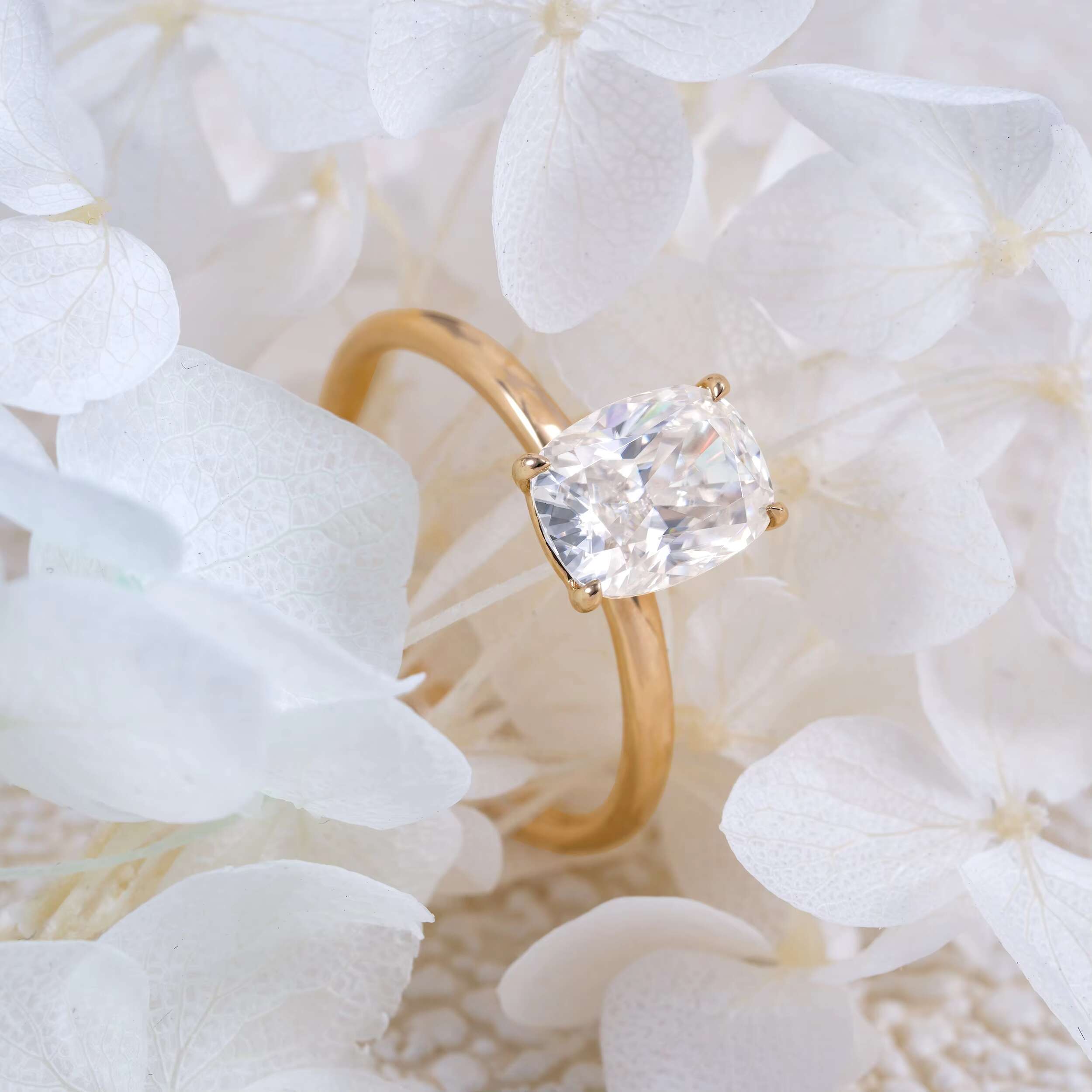 Stylish Classic Design Women Engagement Ring Wedding Jewelry Fine Jewelry 2G 2CT Cushion Cut VVS 14K Moissanite Ring