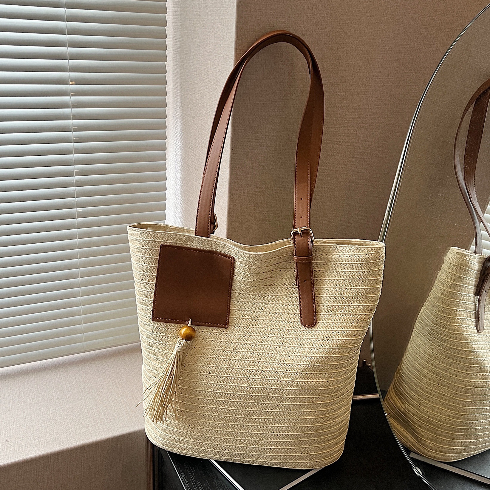designer Straw Woven Bag for Women Large Capacity 2025 Summer New Woven Bag Beach Vacation Shoulder Bag Commuter Tote Bag