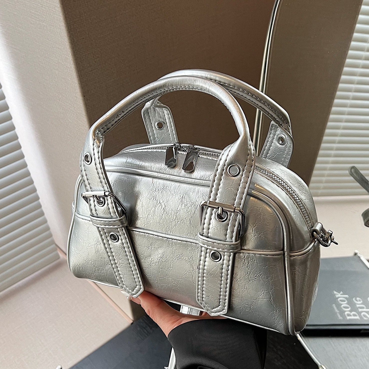 designer Handheld Bowling Ball Bag for Women 2025 New Trend Korean Niche Pillow Bag Versatile Ins Style Shoulder Crossbody Bag