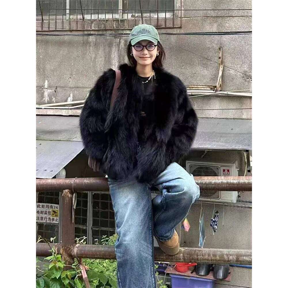 2024 Imitation Fox Eco Friendly Cardigan Women's Winter New Black Short Style Slim and Fashionable Young Fur Coat