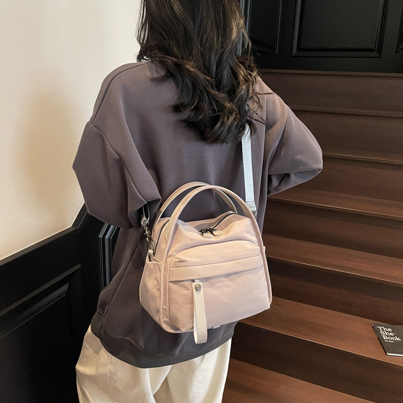 designer casual bag High-end Lightweight Bag for Women 2025 New Casual Handbag Simple Commuter Shoulder Bag Crossbody Bag