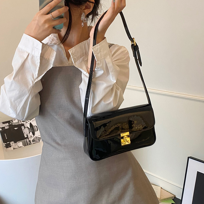 designer Vintage Red Patent Leather Small Square Bag Underarm Bag 2025 New Fashion Versatile Casual Handbag Shoulder Bag Crossbody Bag