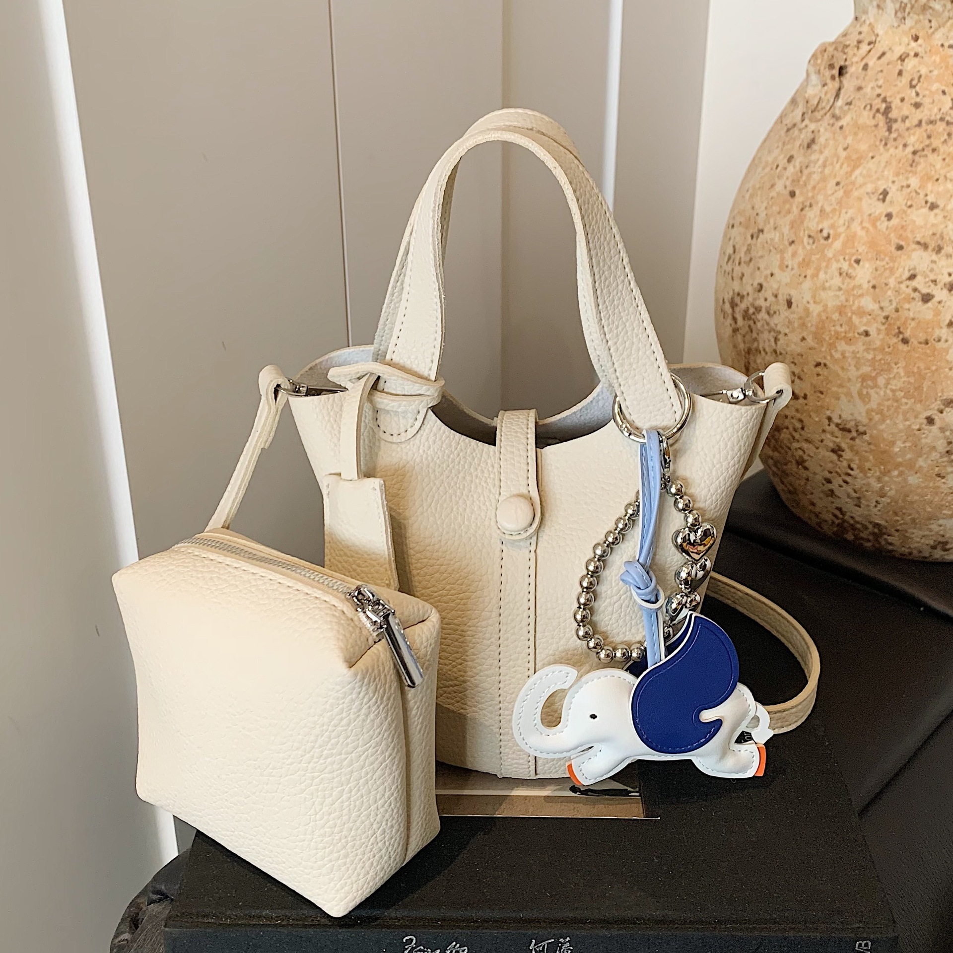 designer Large Capacity Bag for Women Spring Summer Versatile 2025 New Fashion Casual Crossbody Bag Simple Mother-Daughter Hot Style Bucket Bag