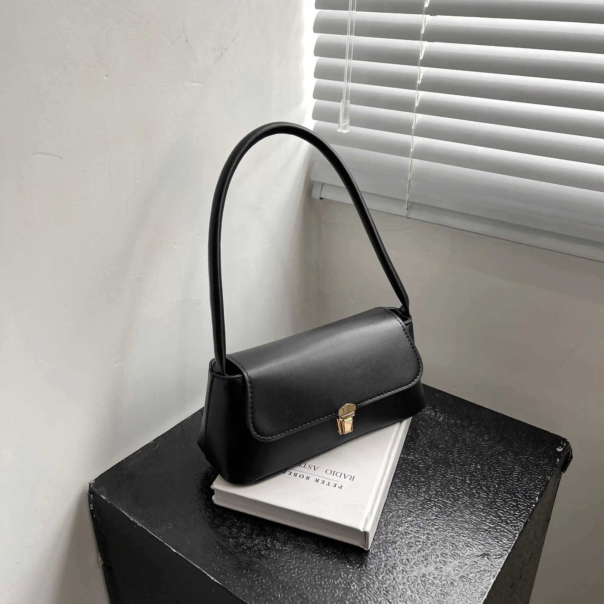 Womens Shoulder Bag Handbag Retro Underarm Bag Fashion Simple Solid Color New Hand Shoulder Bag Y250603
