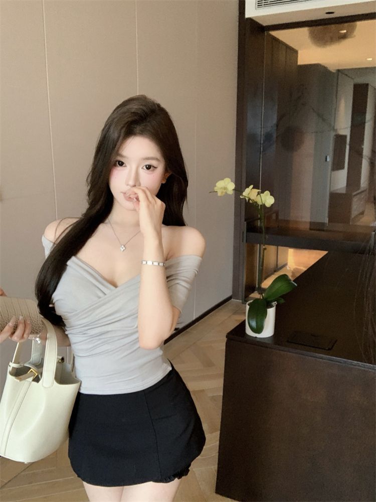 2025 New Spring and Summer Women's T-shirt New French Off Shoulder Ruffle Top Summer New Design Sense One Shoulder Elegant Designer Slimming Wome