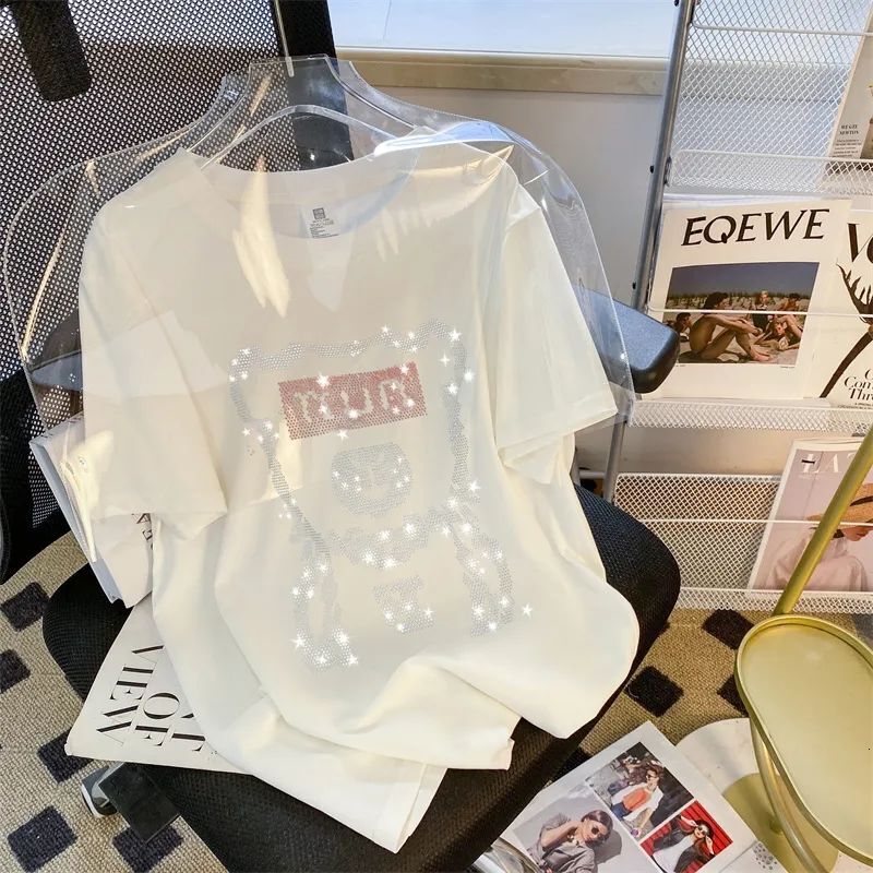 2025 New Summer Women's T-shirt New Summer Regular Shoulder Bear Water Diamond Round Neck Short sleeved T-shirt Women's New Korean Loose Des