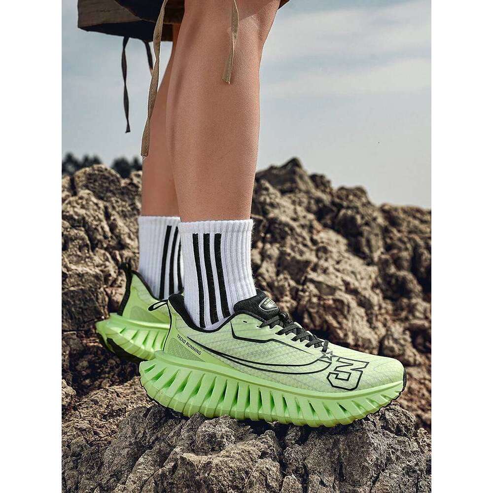 Men Sports Running Shoes Casual Marat hon Breathable Lightweight Women's Comfortable Athletic Nonskid Walking Sne akers