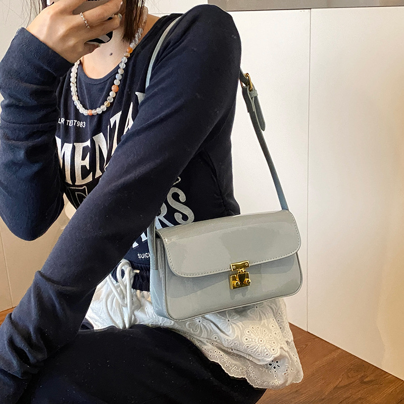 designer Vintage Red Patent Leather Small Square Bag Underarm Bag 2025 New Fashion Versatile Casual Handbag Shoulder Bag Crossbody Bag