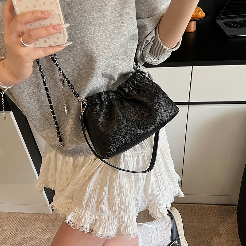 designer 2025 Trend Underarm Bag High-End Cloud Pleated Bag Women's Bag High-End Shoulder Crossbody Bag Chain Bucket Bag