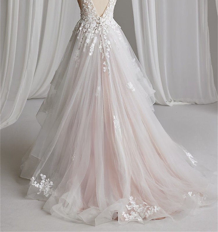Beach Pleated Tulle Wedding Dresses Sexy Deep V-Neck Sleeveless Blackless Lace Appliques Elegant A-Line Bridal Gowns