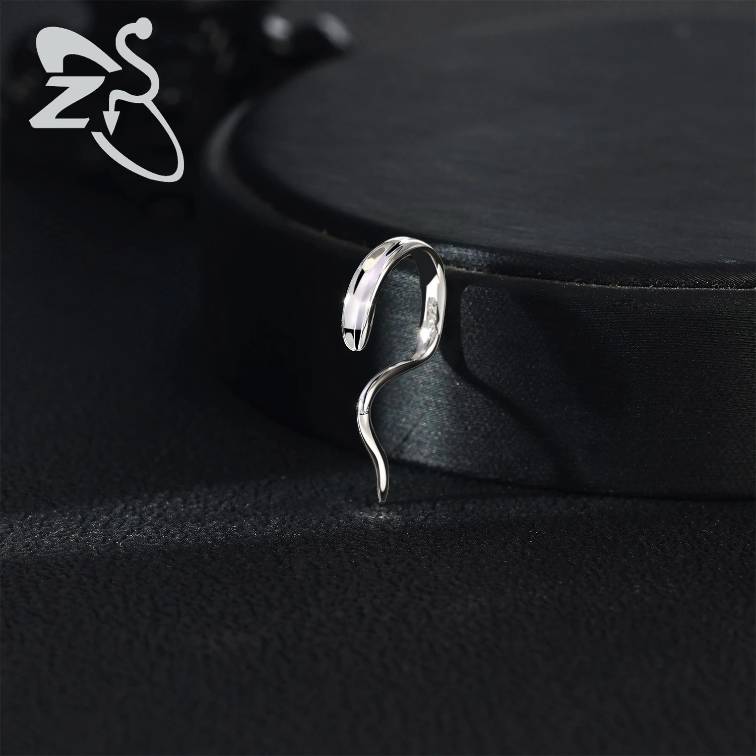 ZS 1PC 16G 925 Sterling Lower Lip Studs Silver Color Labret Talon Lip Rings for Women Men Unique Lip Piercing Halloween 250530