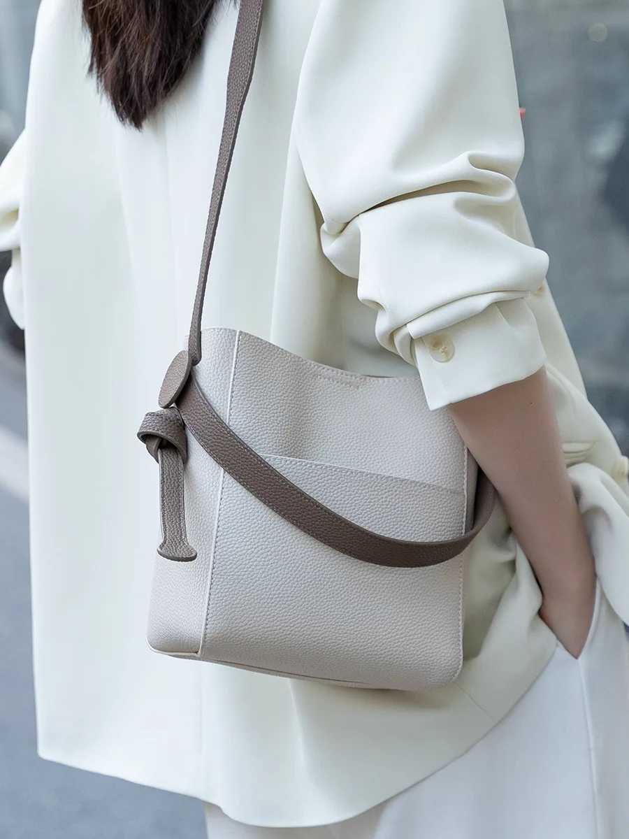 Genuine Leather Womens Crossbody Bag Handbag 2025 new large capacity commuter bucket bag Luxury versatile Cowhide shoulder bag W250602