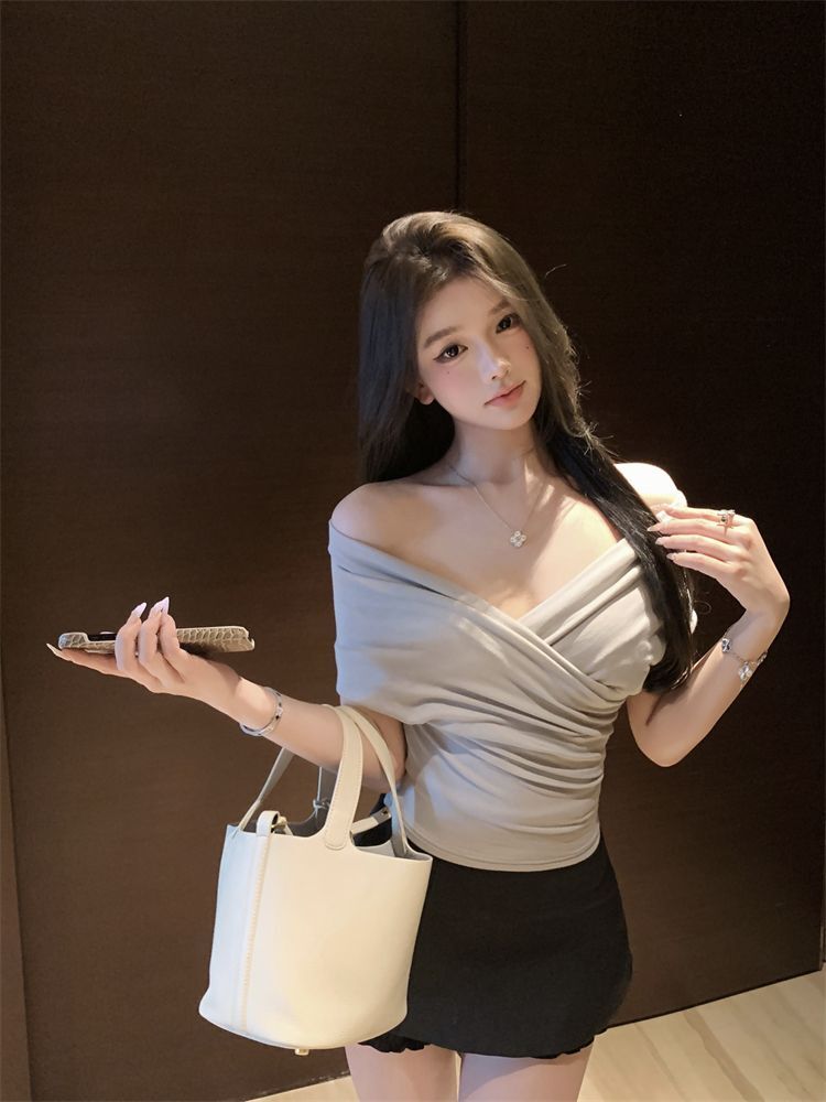 2025 New Spring and Summer Women's T-shirt New French Off Shoulder Ruffle Top Summer New Design Sense One Shoulder Elegant Designer Slimming Wome