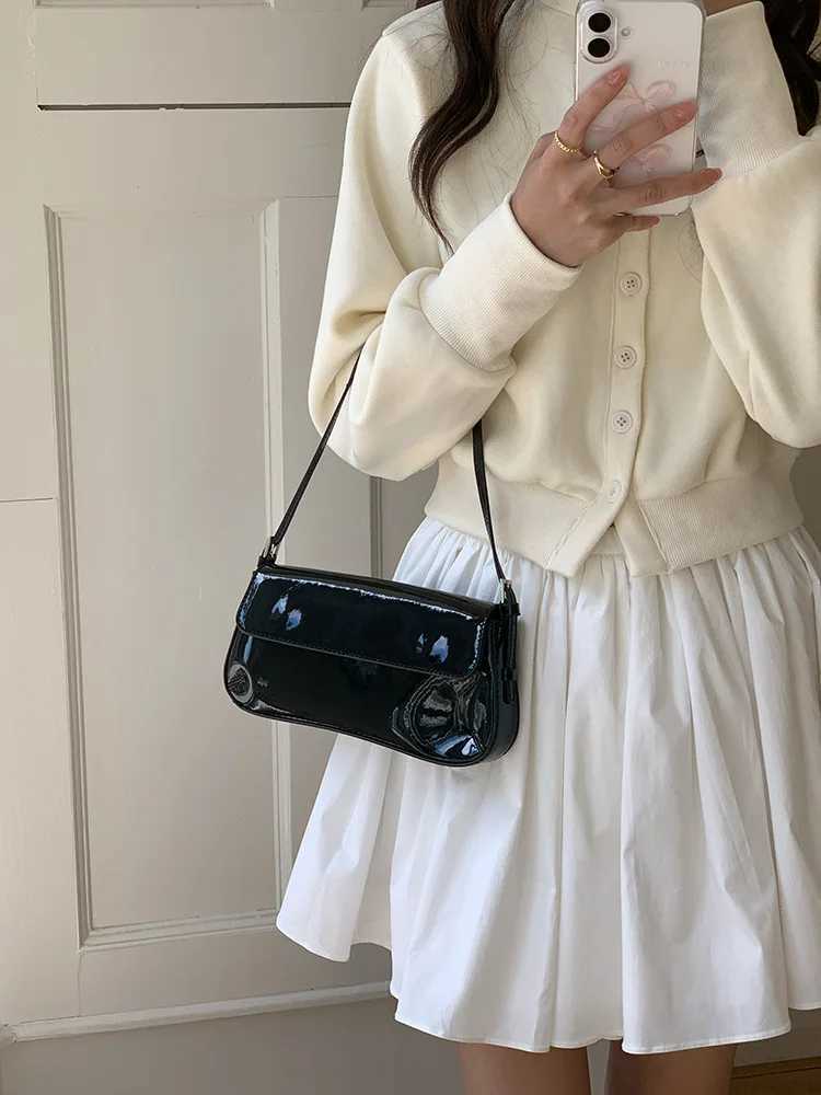 Retro Ins Red Lacquered Leather Shiny Face Stick Underarm Bag Cross Shoulder Small Bag Womens Versatile Simple Phone Bag Y250603