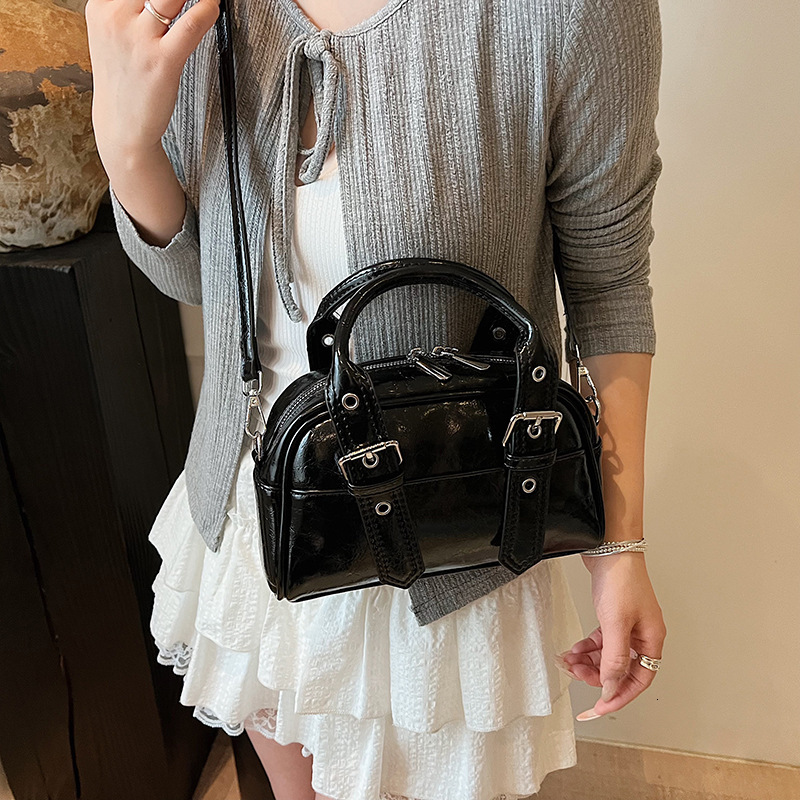 designer Handheld Bowling Ball Bag for Women 2025 New Trend Korean Niche Pillow Bag Versatile Ins Style Shoulder Crossbody Bag