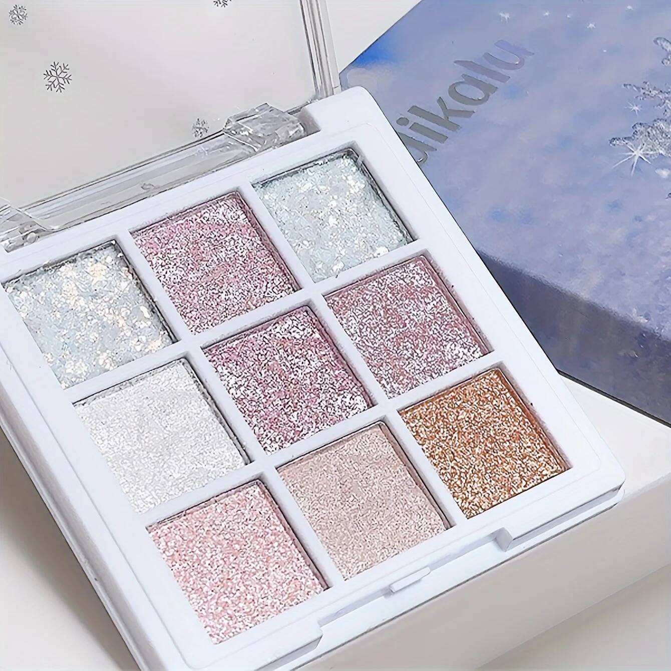 Snowflake love 9 color eye shadow tray powder delicate easy to put on makeup, matte and shiny makeup