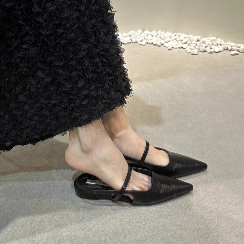 2025 Spring New Flat Closed-Toe Sandals Soft Leather Slip-On Pointed Toe Shallow Mouth Versatile Elegant Women's Shoes