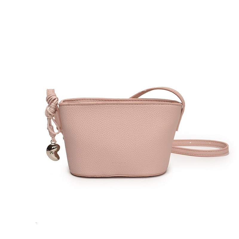 designer Niche Korean Style Fashion Casual Shoulder Bag Women's 2025 Versatile Small Crossbody Bag Commuter Bucket Bag