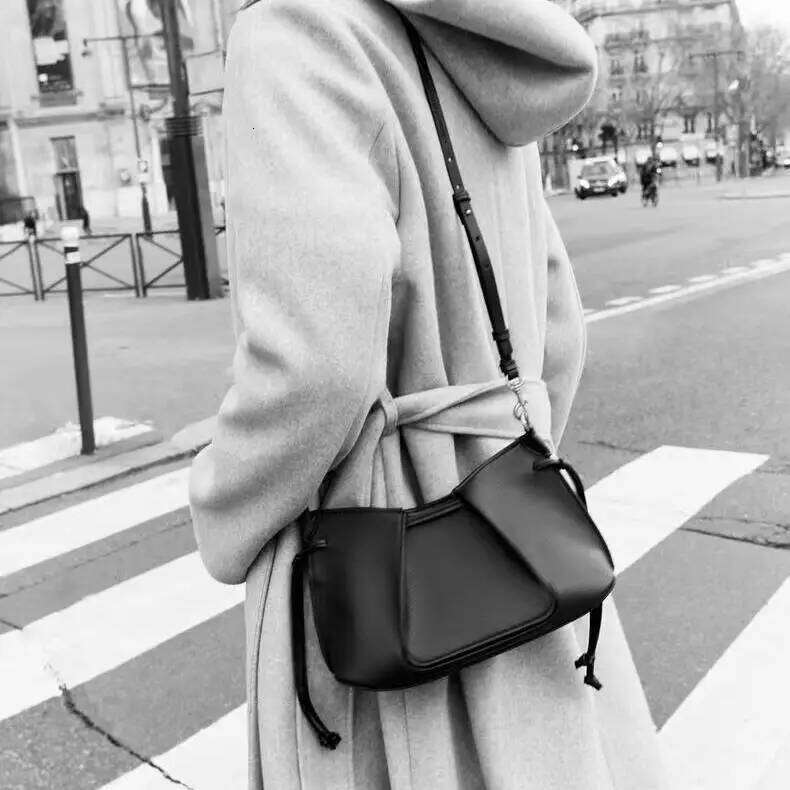 Designer Women Shoulder Versatile Retro Diagonal Crossbody Horn Bag Purse and Handbags Lady Bags Bolsos De Mujer