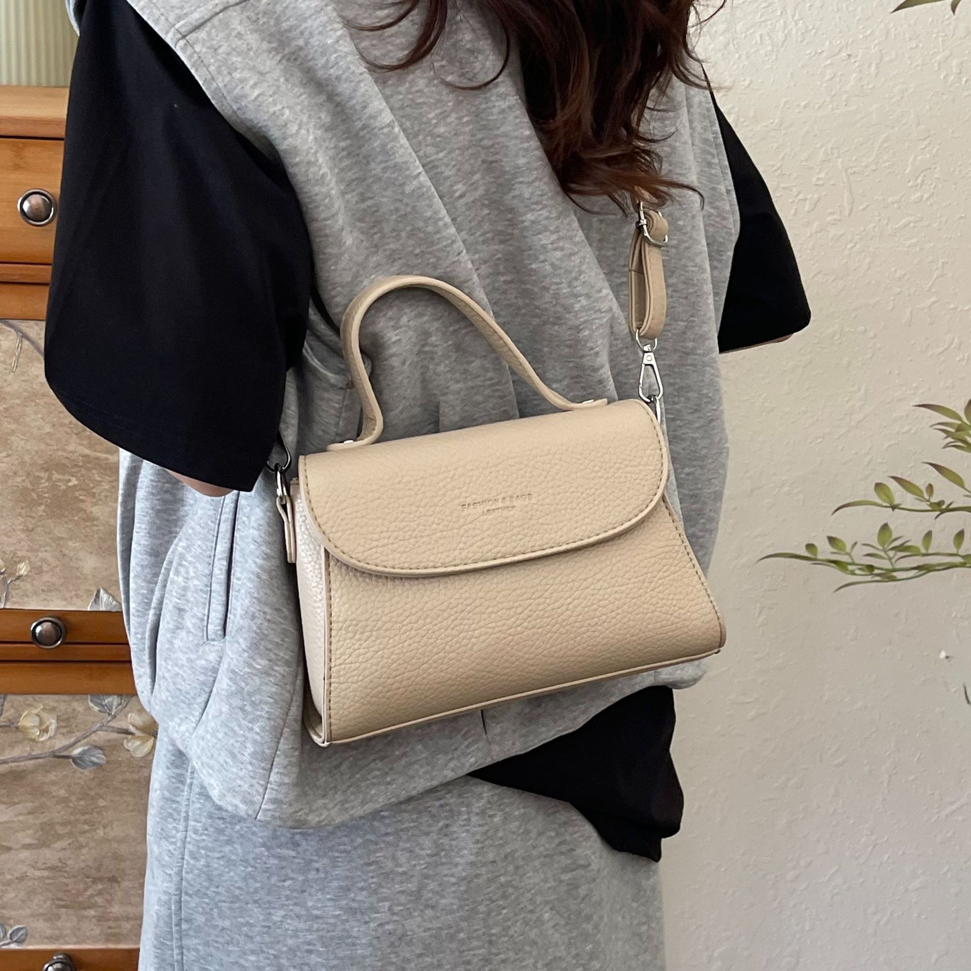 designer Trendy Bags This Year 2025 New Women's Bags Fashion Spring Summer Shoulder Bags High-end Fashion Versatile Crossbody Small Square Bags