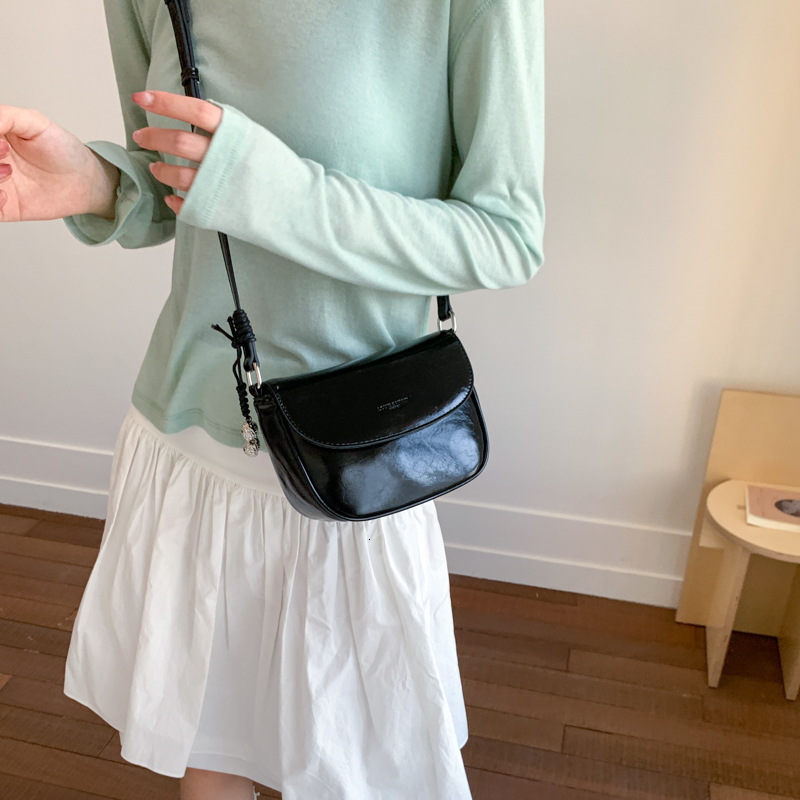 designer Niche Design Small Bag for Women 2025 New Summer Fashion Simple Shoulder Crossbody Bag Casual Underarm Saddle Bag