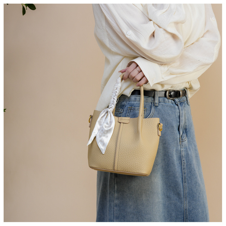 designer Fashion Single Shoulder Handbag for Women 2025 Spring Summer Trend Versatile New Large Capacity Handheld Bucket Mother and Child Bag