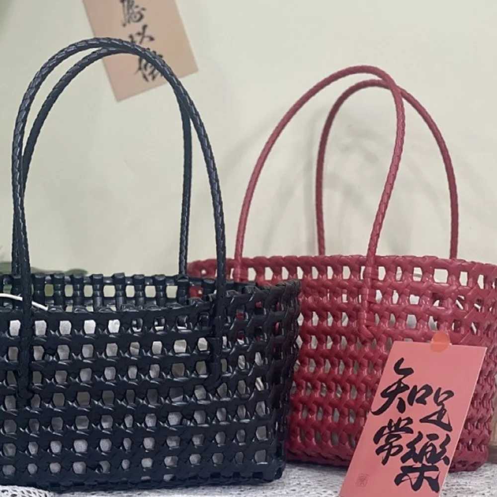 Plastic Hollow Weave Bag Countryside Style Large Capacity Beach Bucket Bag Bohemian Style Woman PVC Handbag Summer Y250603