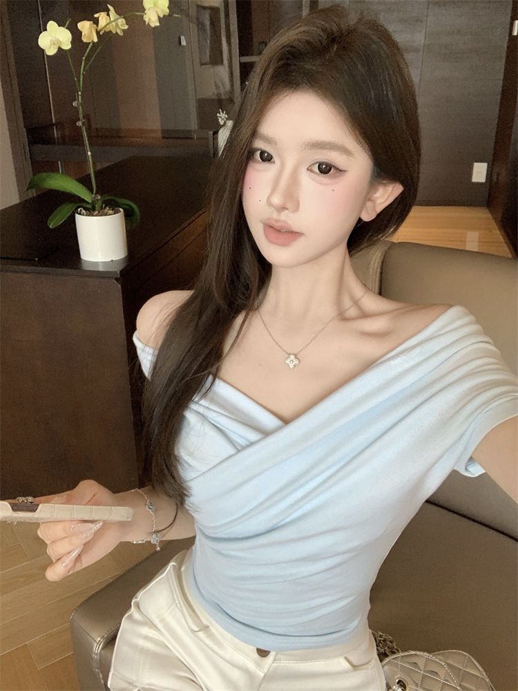 2025 New Spring and Summer Women's T-shirt New French Off Shoulder Ruffle Top Summer New Design Sense One Shoulder Elegant Designer Slimming Wome
