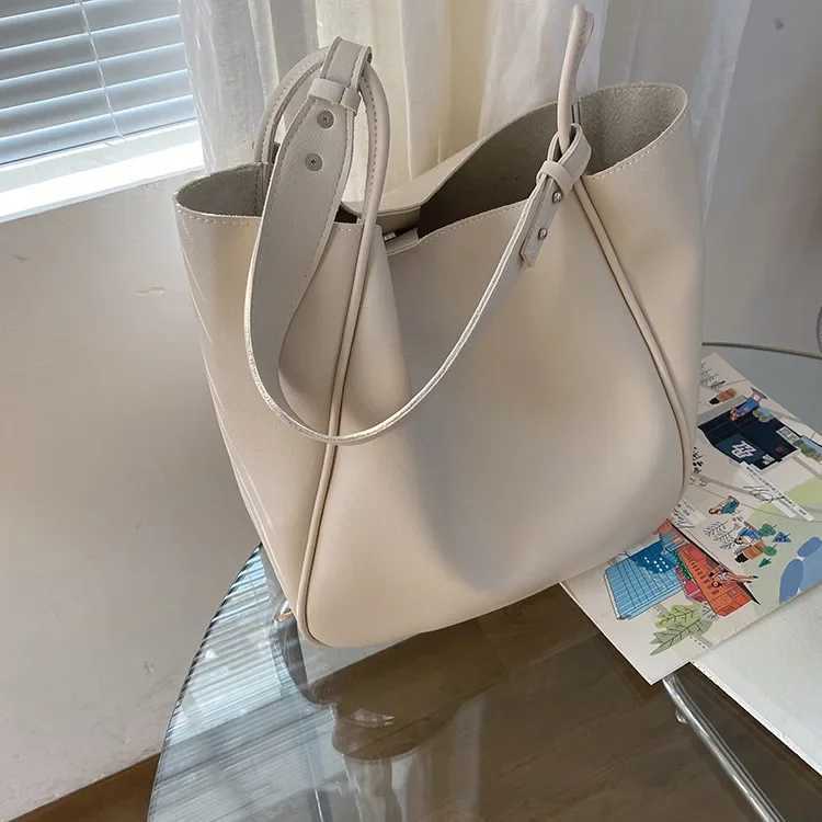 The Lyla Bag Travel Message Bucket Shoulder Retro Women Big Pockets Leisure Daily Casual Multi-function Underarm PU Leather Tote W250602