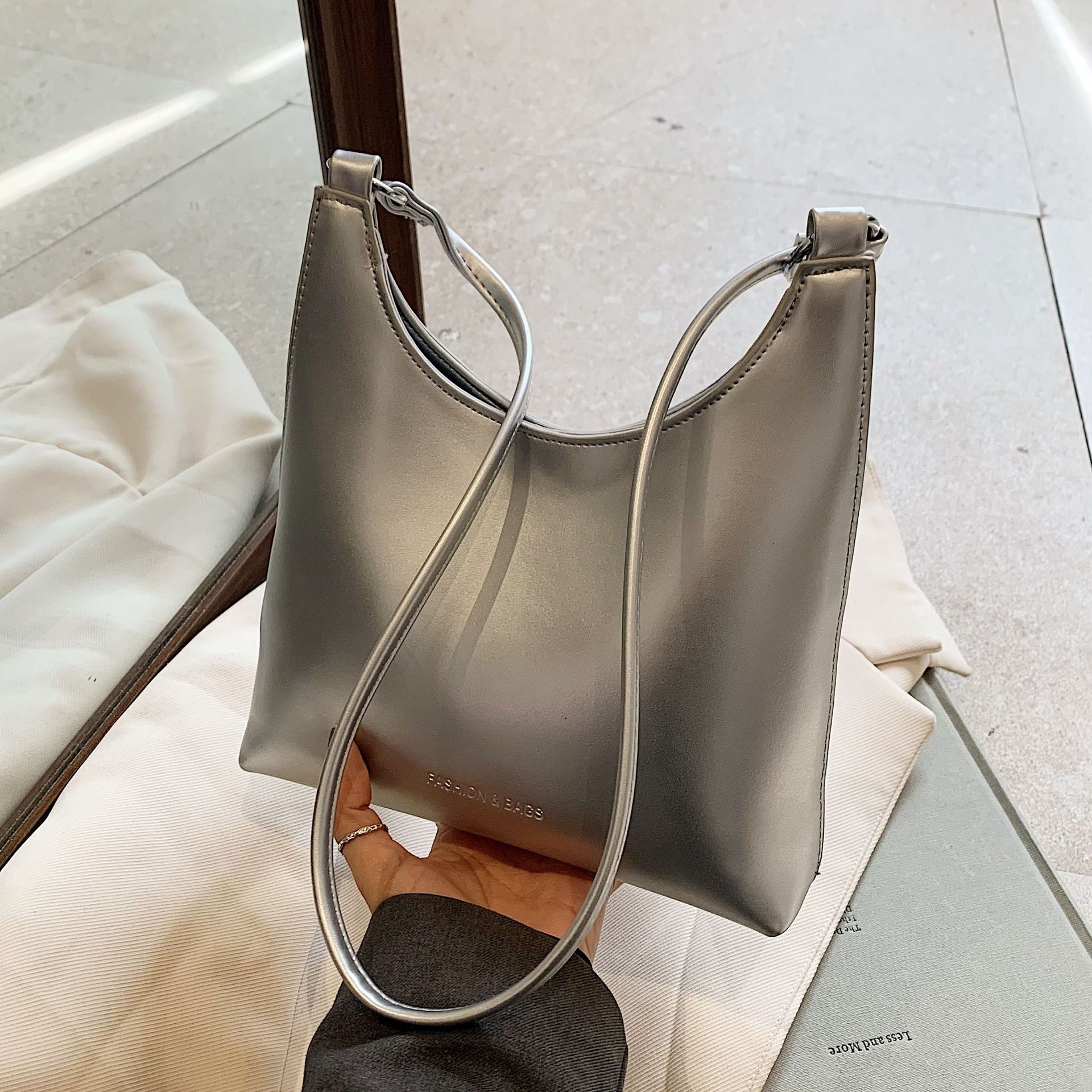 designer casual bag Simple Underarm Bag for Women 2025 New Trend High-end Texture Niche Versatile Commuter Shoulder Handbag