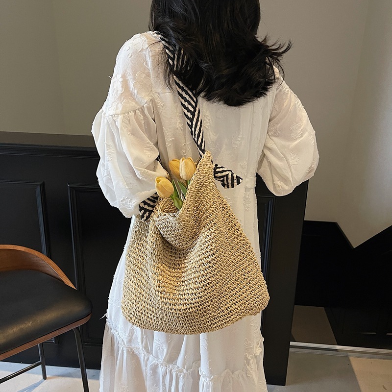 designer Large Capacity Woven Straw Bag for Women 2025 Summer New Vacation Beach Underarm Bag Seaside Tote Underarm Bag