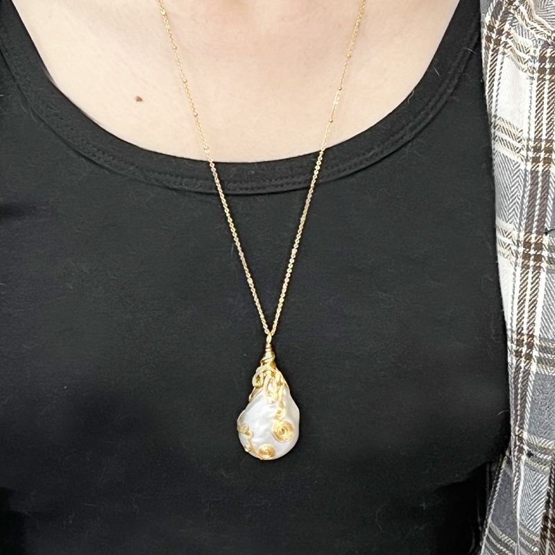 Elegant Handcrafted Women's Pearl Necklace with 14K Yellow Gold Plating