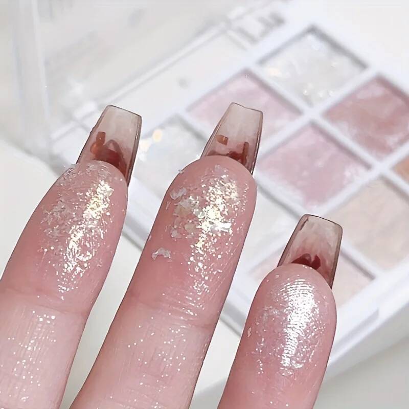 Snowflake love 9 color eye shadow tray powder delicate easy to put on makeup, matte and shiny makeup