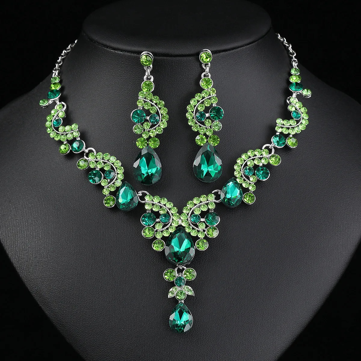 selling jewellery necklace woman Womens earring set in Europe America three piece sets for brides wedding dress accessories 250530