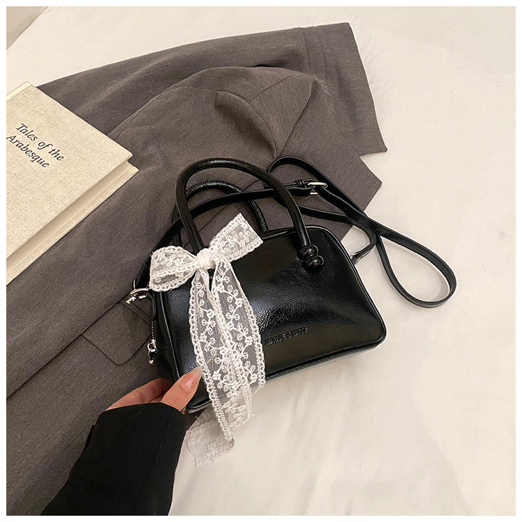 designer Spring Lace Handbag Bowling Ball Bag for Women 2025 New Trendy Fashion Korean Pillow Bag Versatile Crossbody Bag