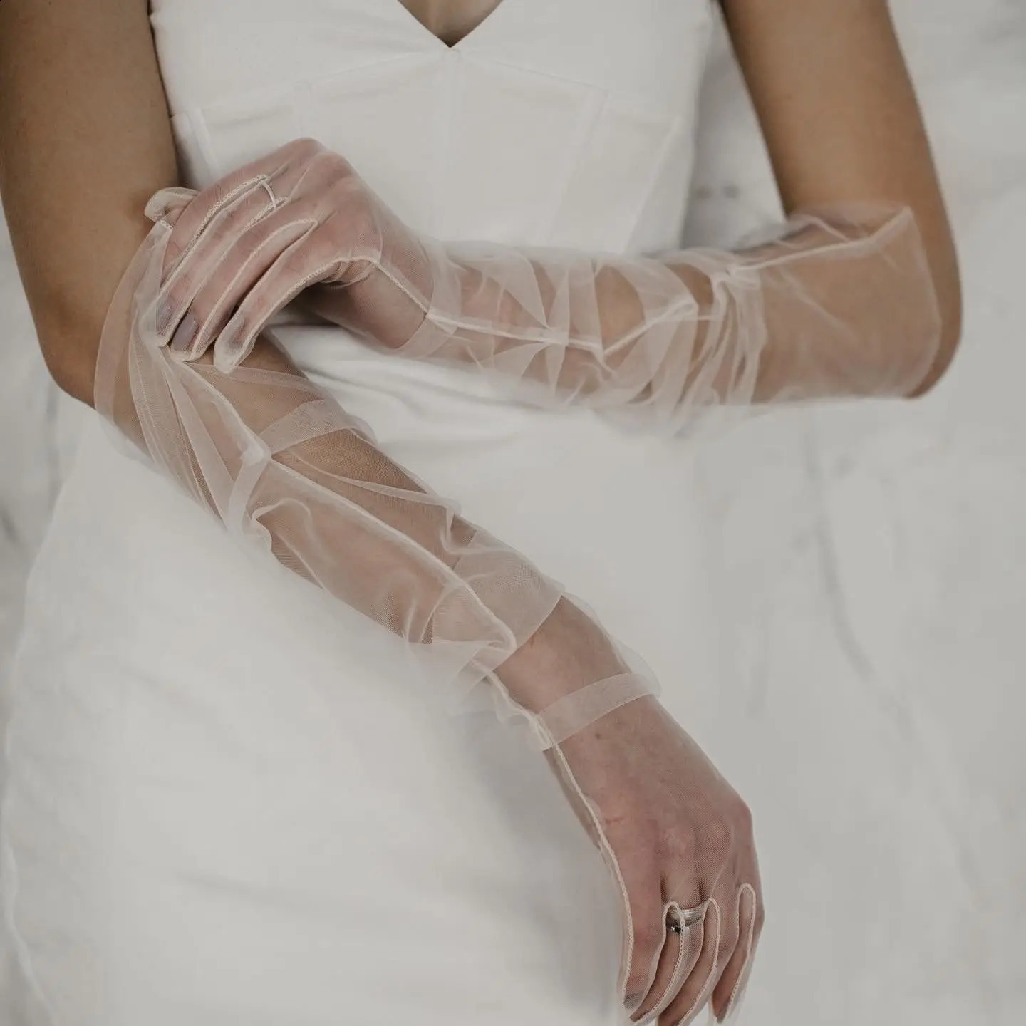 TOPQUEEN Elegant Bride Gloves Wedding Gloves Elbow DIY Finger Wedding Accessories Lady Pearl Bridal Gloves Bachelorette VM11 250530