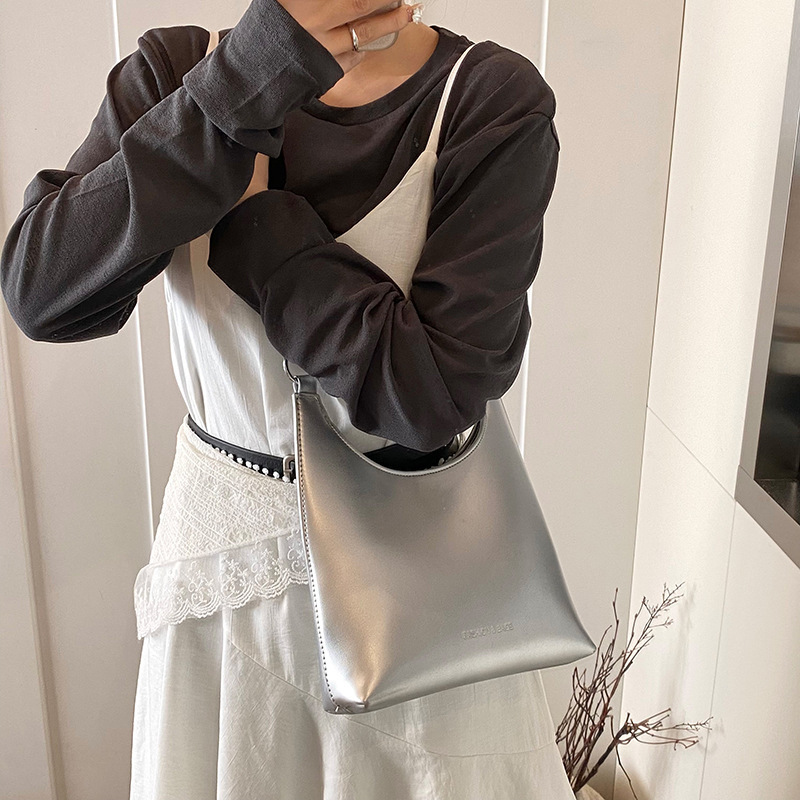 designer casual bag Simple Underarm Bag for Women 2025 New Trend High-end Texture Niche Versatile Commuter Shoulder Handbag