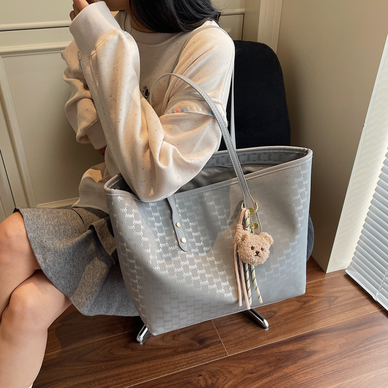 designer High-End Tote Bag for Women 2025 New Handheld Commuter Bag Versatile Fashionable Large Capacity Shoulder Bag