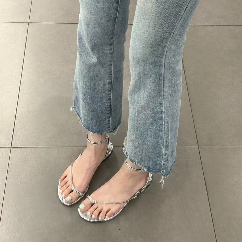 Niche Design for Women 2025 New French Style Flat Sandals Toe Post One-Strap Slippers