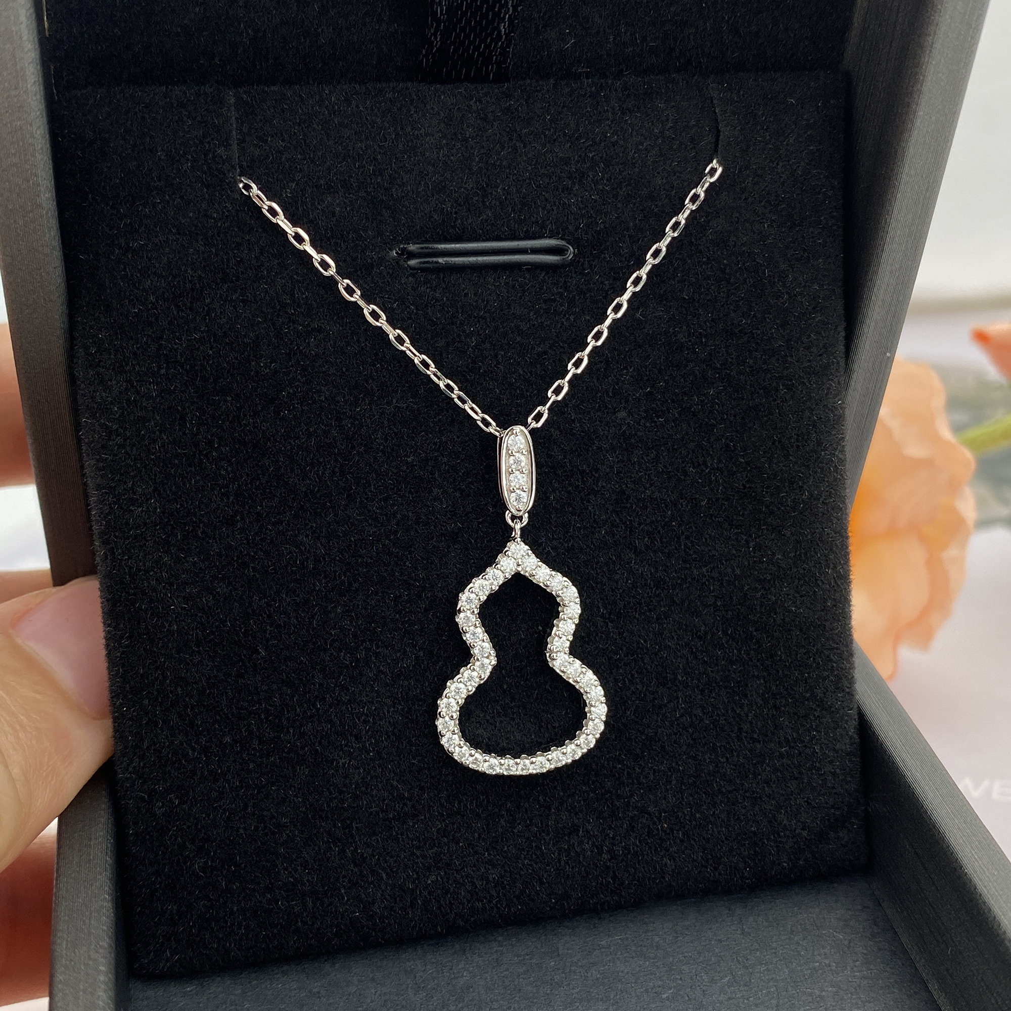 Fashion 925 Silver Moissanite Pendant Necklace 18K White Gold Plated Gourd Shape Fine Jewelry Moissanite Diamond Pendant Necklace for Women