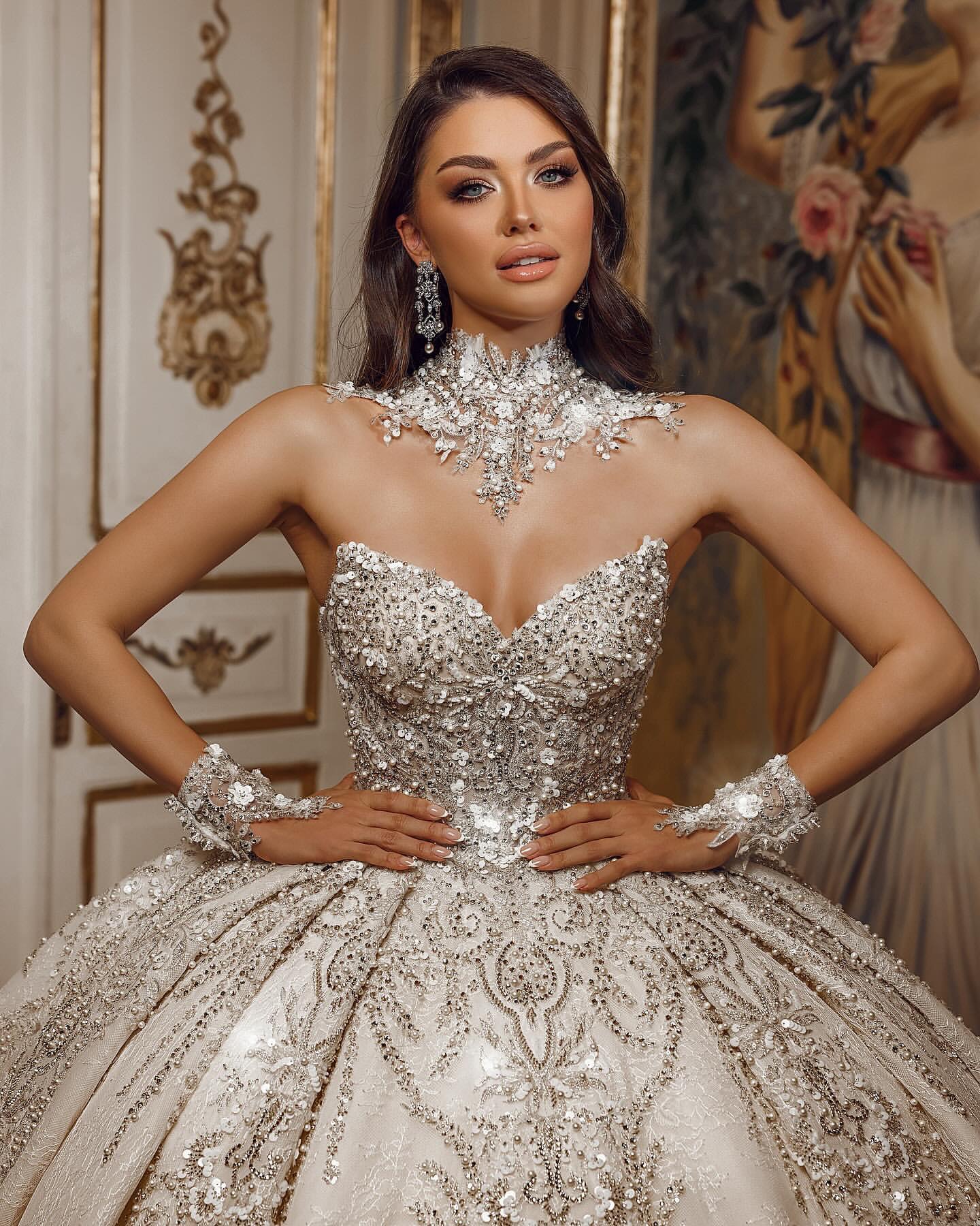 Gorgeous Crystal Ball Gown Wedding Dress Beaded High Neck Vintage Wedding Dresses Sweep Train Customized Bridal Gowns
